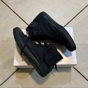 Triple Black Converse